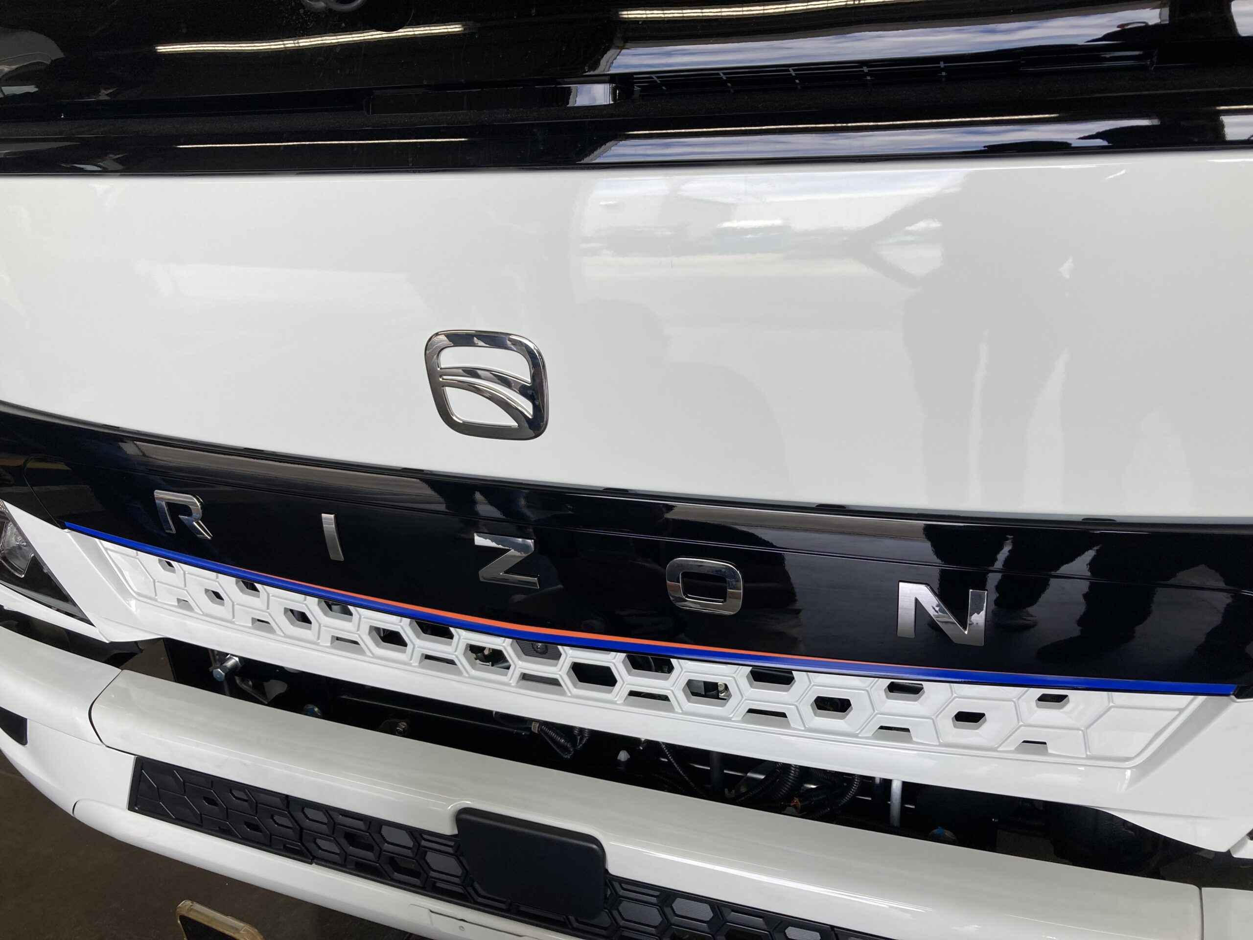 Exterior – e18LX with box body