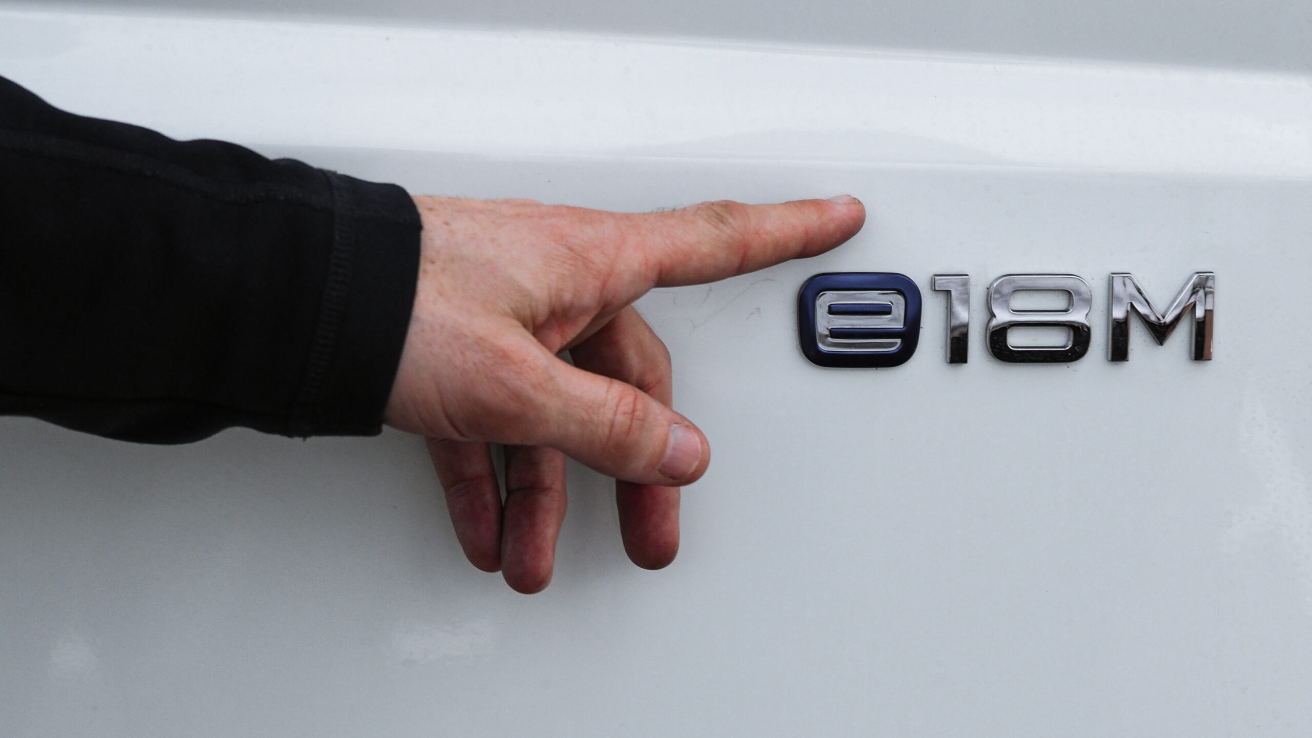 Exterior side profile of e16M